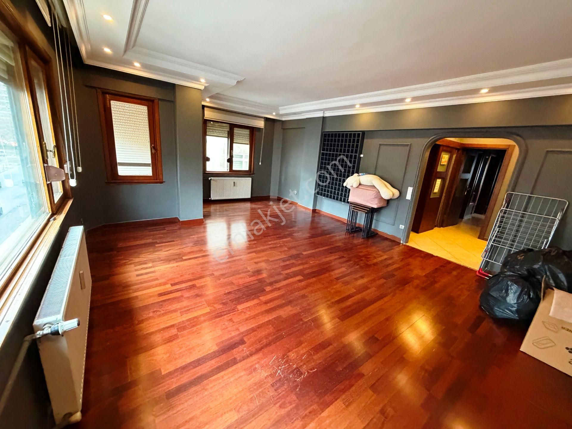 Şair Arşi Caddesi'nde 2.kat Balkonlu Otoparklı 120m2 Kiralık 3+1 - Görsel 5