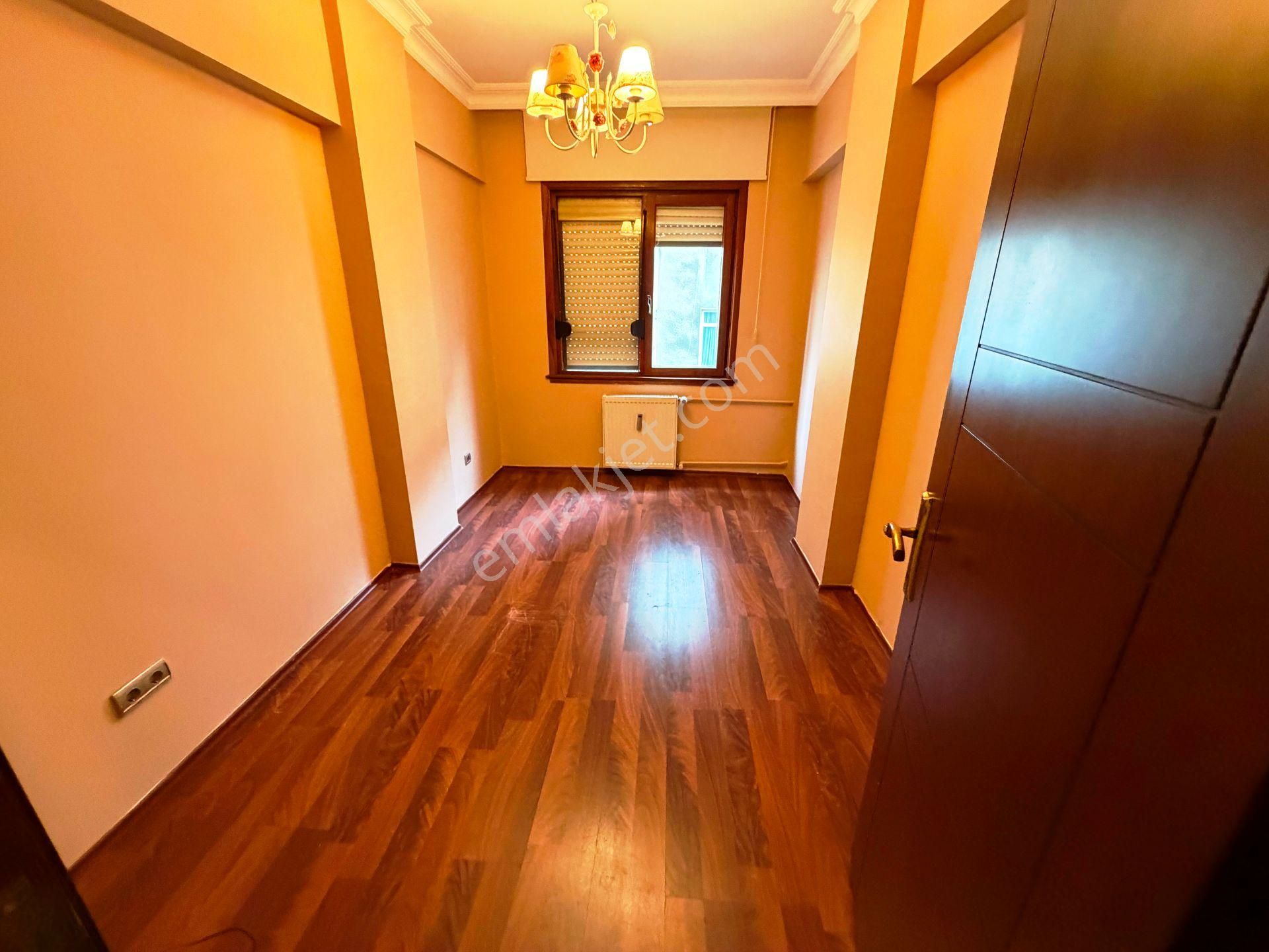 Şair Arşi Caddesi'nde 2.kat Balkonlu Otoparklı 120m2 Kiralık 3+1 - Görsel 13