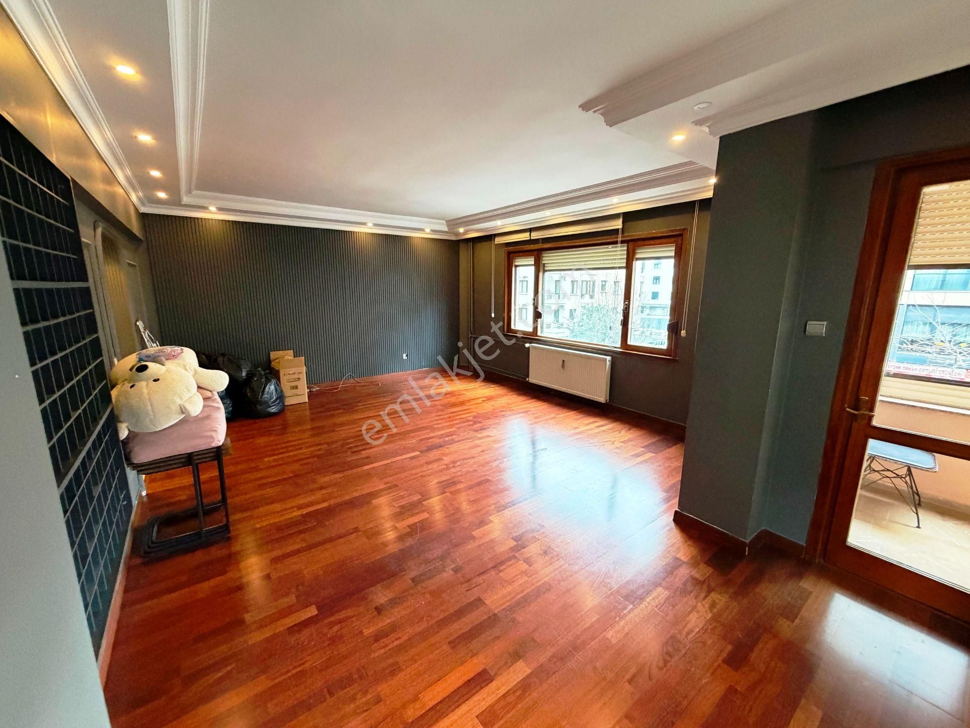 Şair Arşi Caddesi'nde 2.kat Balkonlu Otoparklı 120m2 Kiralık 3+1 - Görsel 2