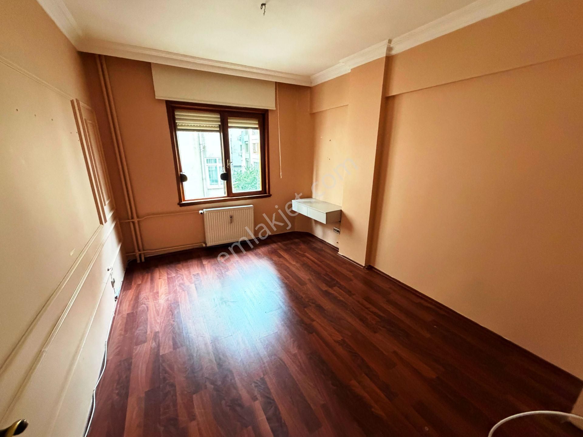 Şair Arşi Caddesi'nde 2.kat Balkonlu Otoparklı 120m2 Kiralık 3+1 - Görsel 11