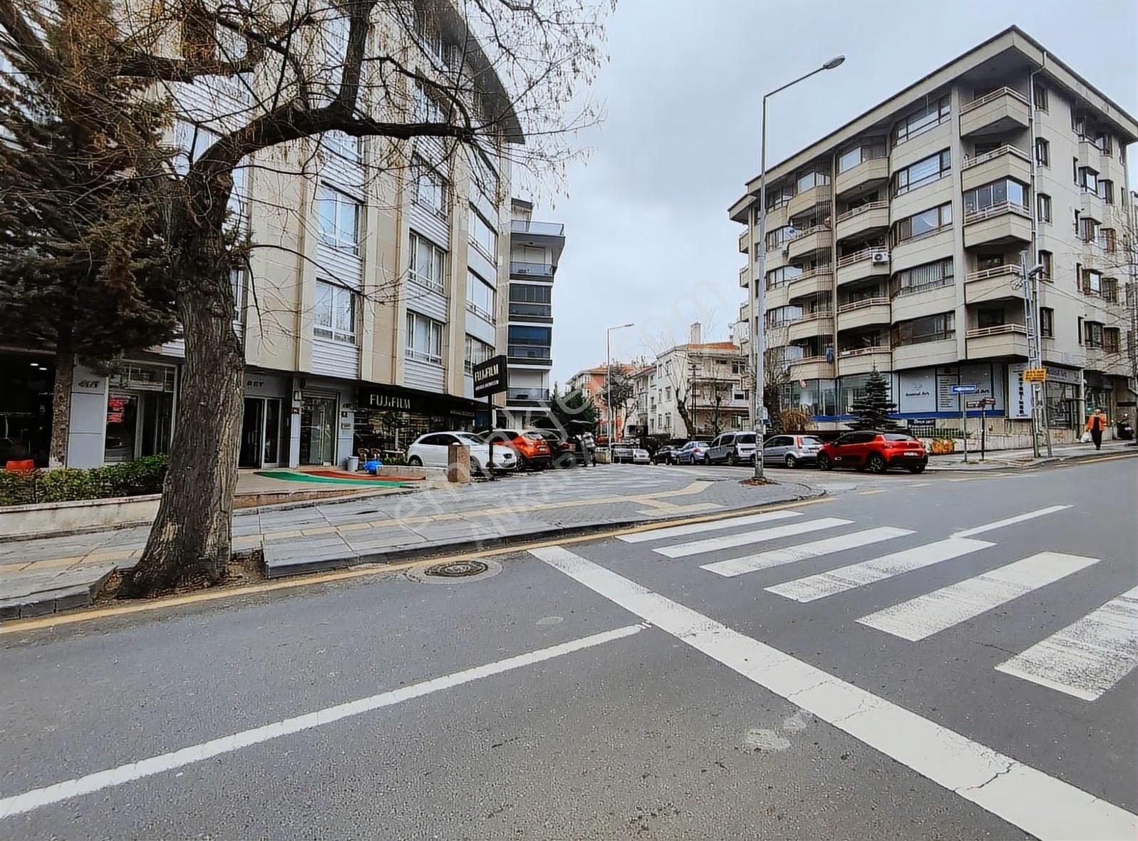 Ankara Emlak'tan Esat'ta 2+1 Full Yapılı Geniş Satılık Daire - Görsel 31