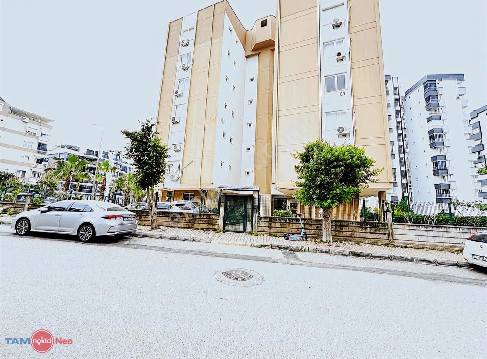 Meydankavağı Mah 12.cad Adım Mesafede Satılık 2+1 Geniş Daire