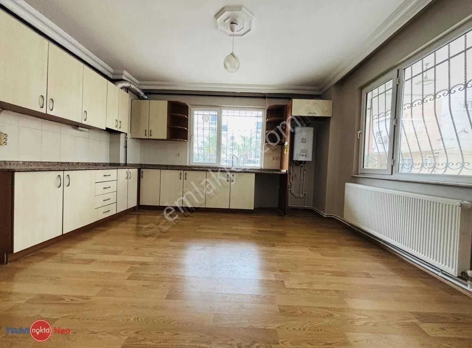 Meydankavağı Mah 12.cad Adım Mesafede Satılık 2+1 Geniş Daire - Görsel 3