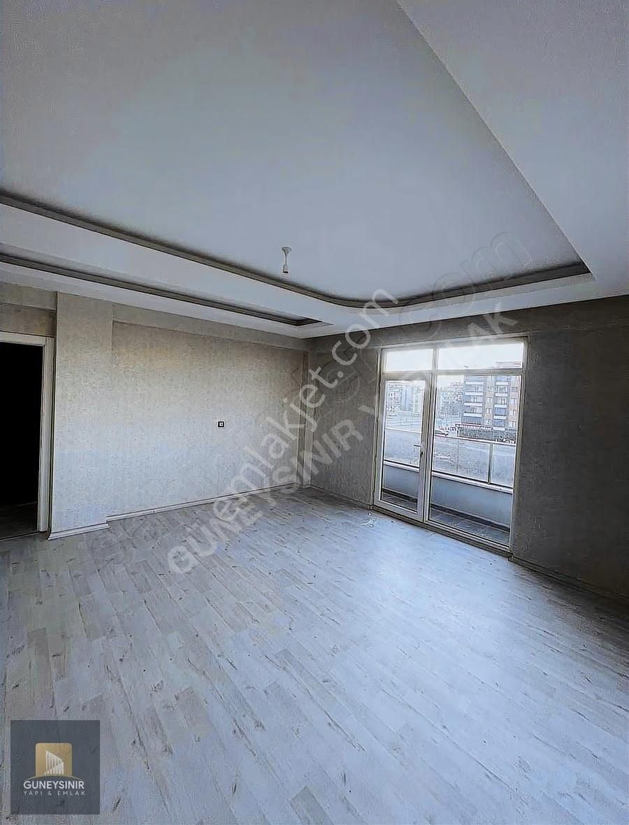 Çimenlik Cad. Cepheli Arakat Önü Açık 3+1 - Görsel 15