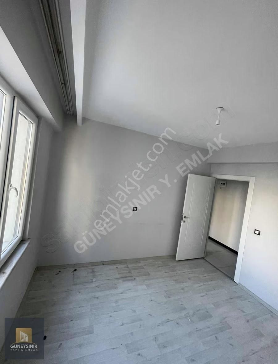 Çimenlik Cad. Cepheli Arakat Önü Açık 3+1 - Görsel 21