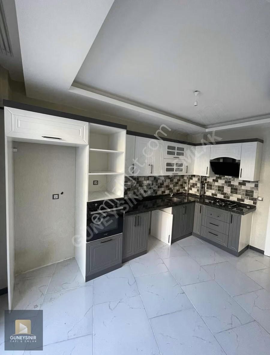 Çimenlik Cad. Cepheli Arakat Önü Açık 3+1 - Görsel 9