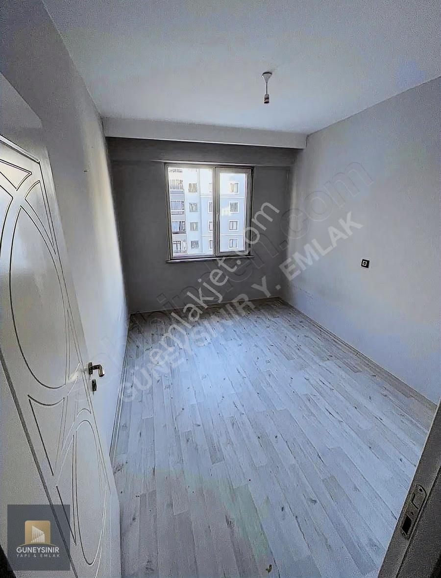 Çimenlik Cad. Cepheli Arakat Önü Açık 3+1 - Görsel 18