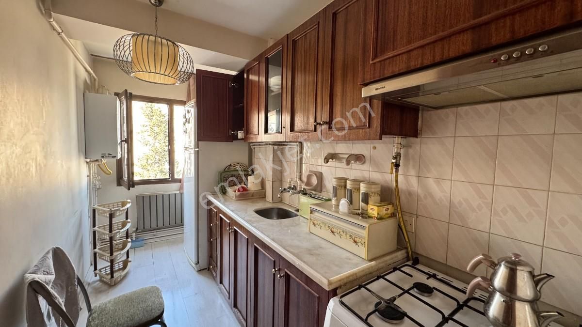 Bornova Canım Öğretmenim Parkı Yanı Kiralık 2+1 Eşyalı Daire