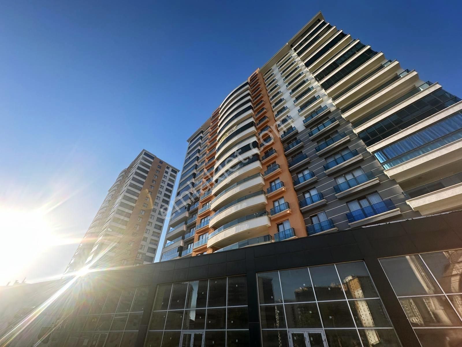 Fuat Çetin'den Çift Bloklu Site İçerisinde 4+1 Yerden Isıtmalı