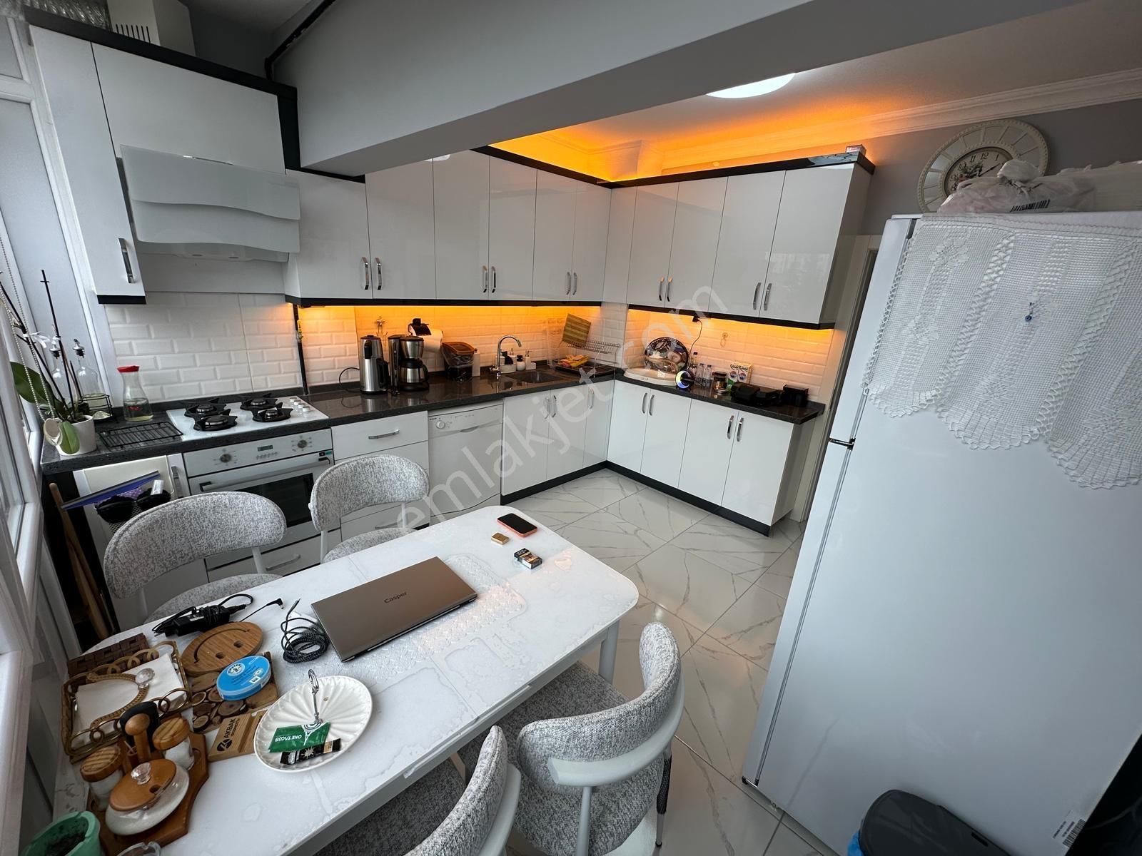 Fuat Çetin'den Manzaralı Lüx Yapılı Harika Konumda 3+1 - Görsel 19