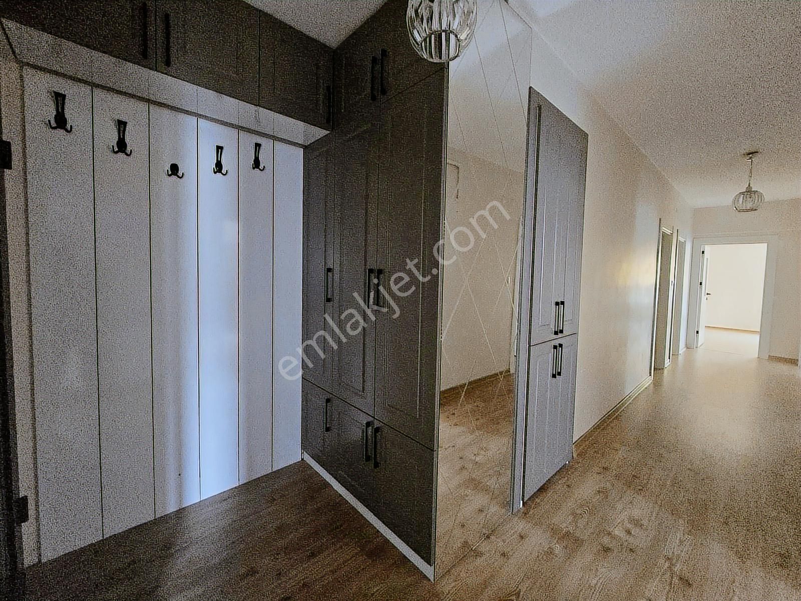 Fuat Çetin'den Ayvalı'da Genç Binada Cadde Cephe Fırsat 3+1 - Görsel 10