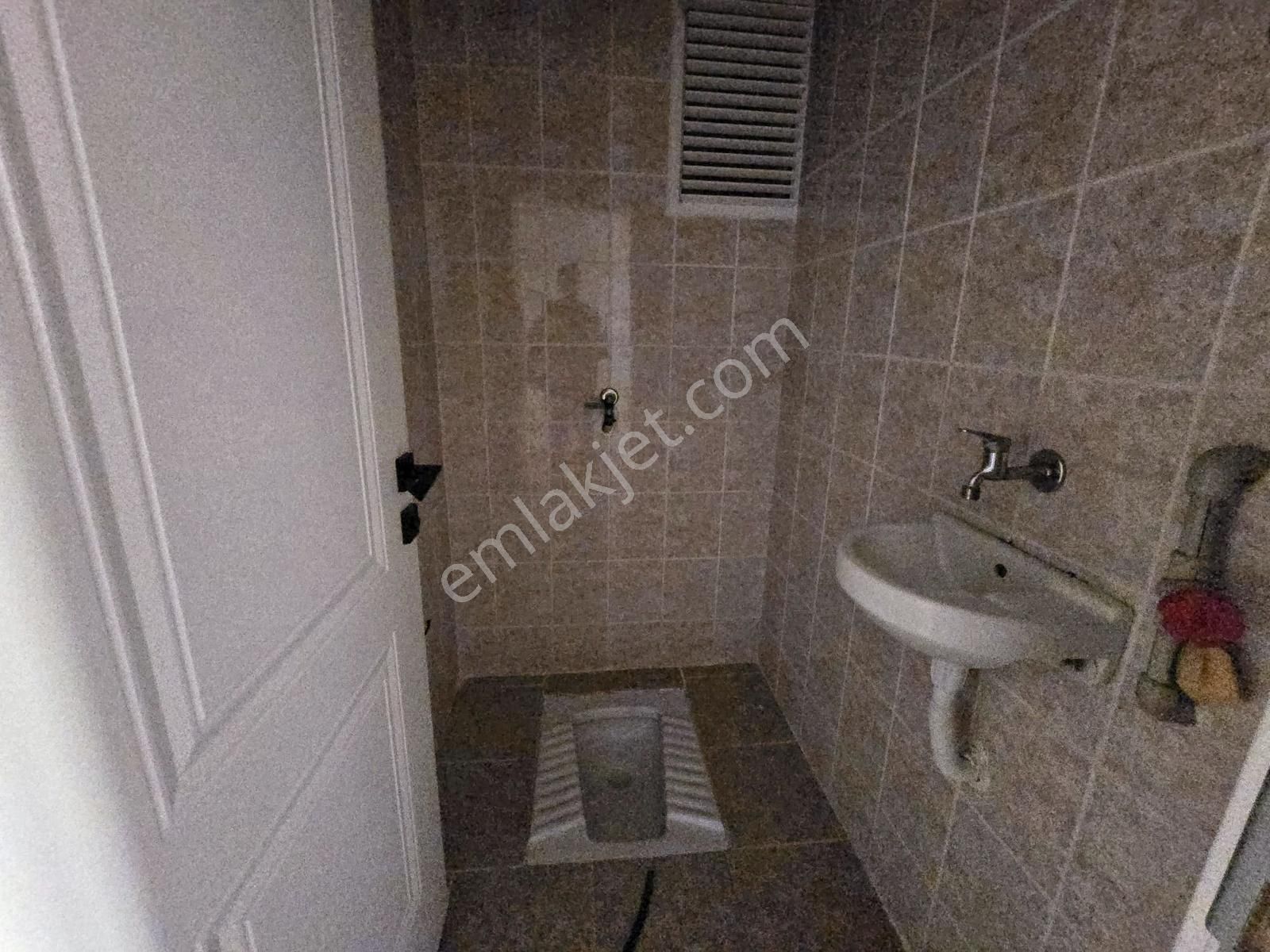 Fuat Çetin'den Ayvalı'da Genç Binada Cadde Cephe Fırsat 3+1 - Görsel 26