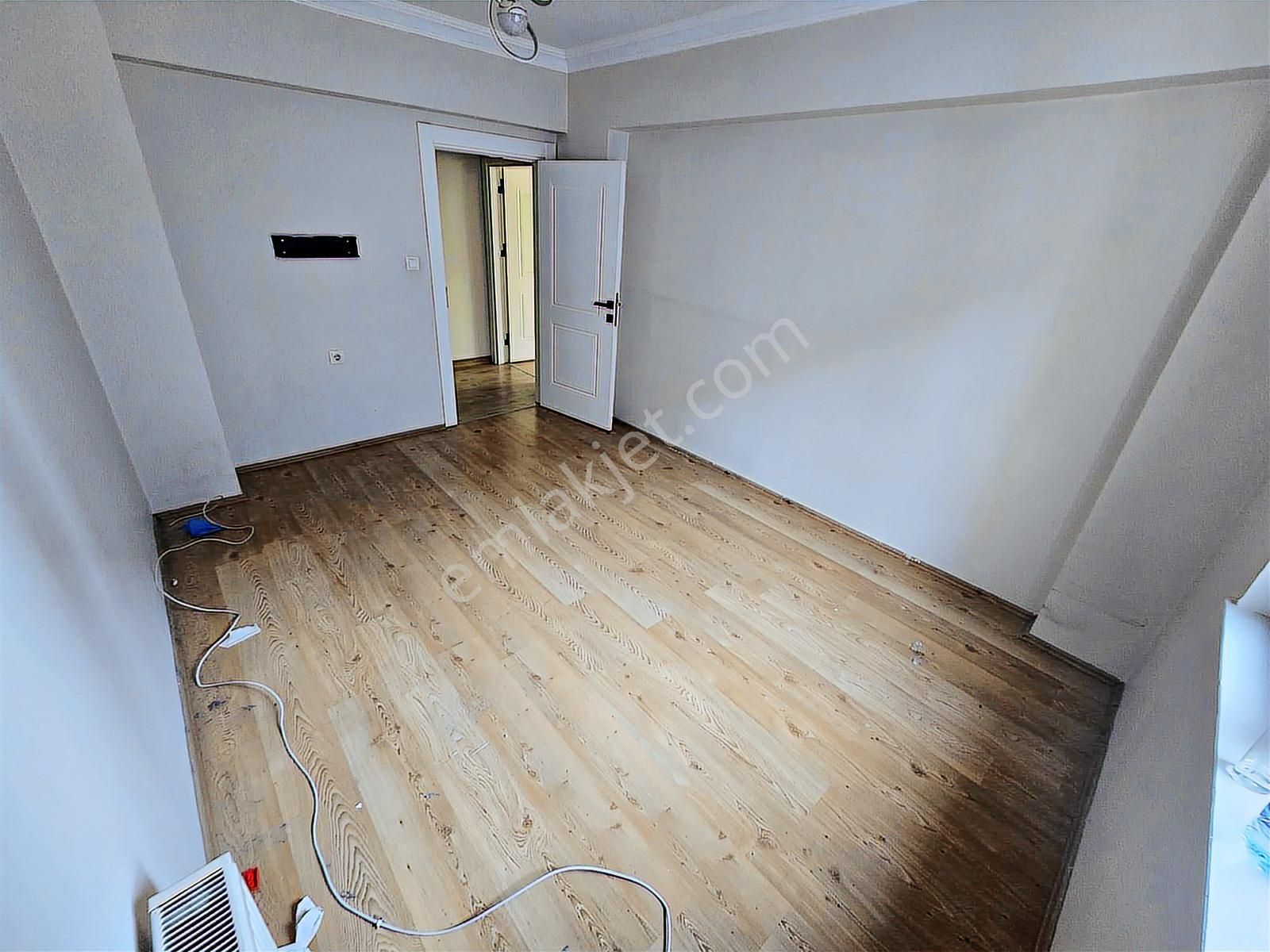 Fuat Çetin'den Ayvalı'da Genç Binada Cadde Cephe Fırsat 3+1 - Görsel 20