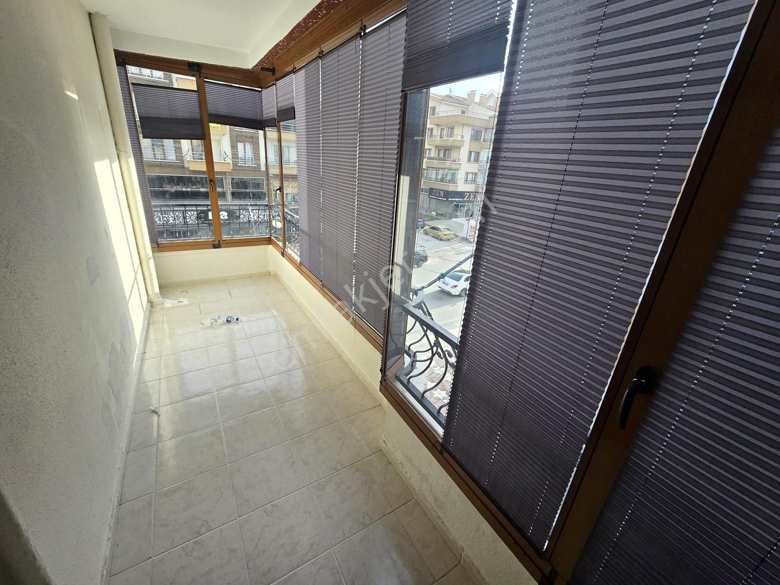 Fuat Çetin'den Ayvalı'da Genç Binada Cadde Cephe Fırsat 3+1 - Görsel 17