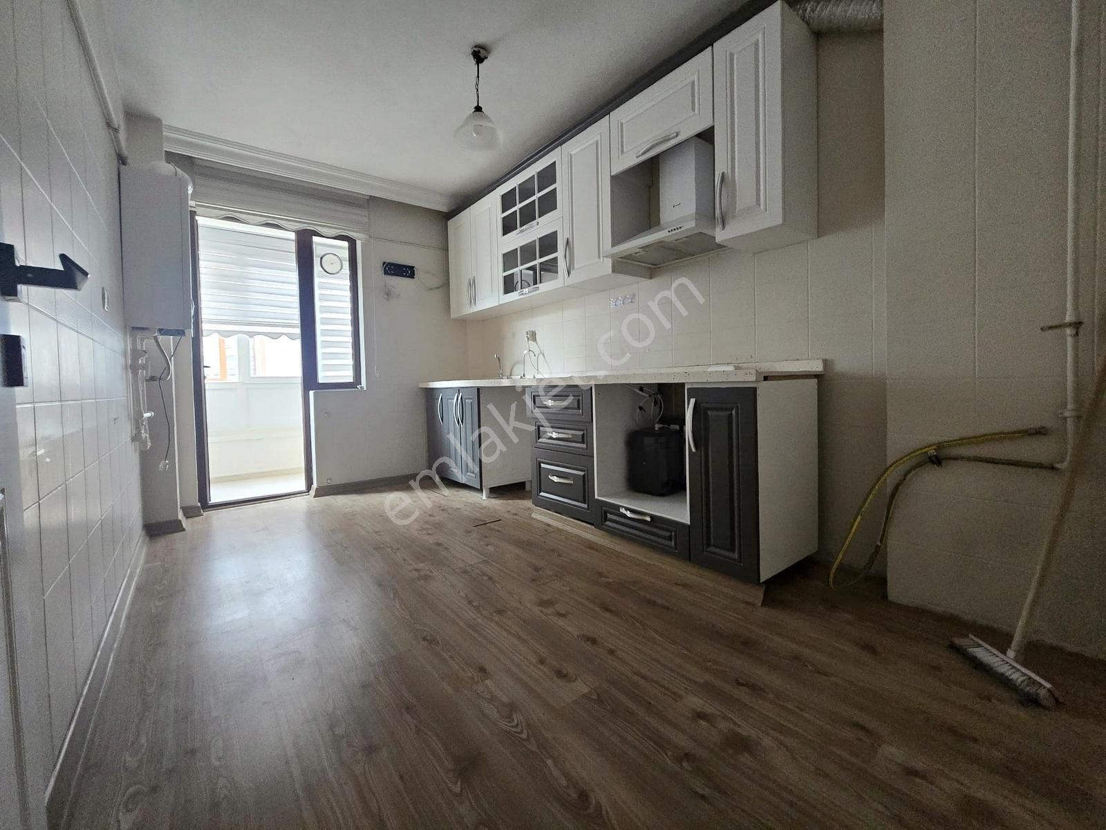 Fuat Çetin'den Ayvalı'da Genç Binada Cadde Cephe Fırsat 3+1 - Görsel 3