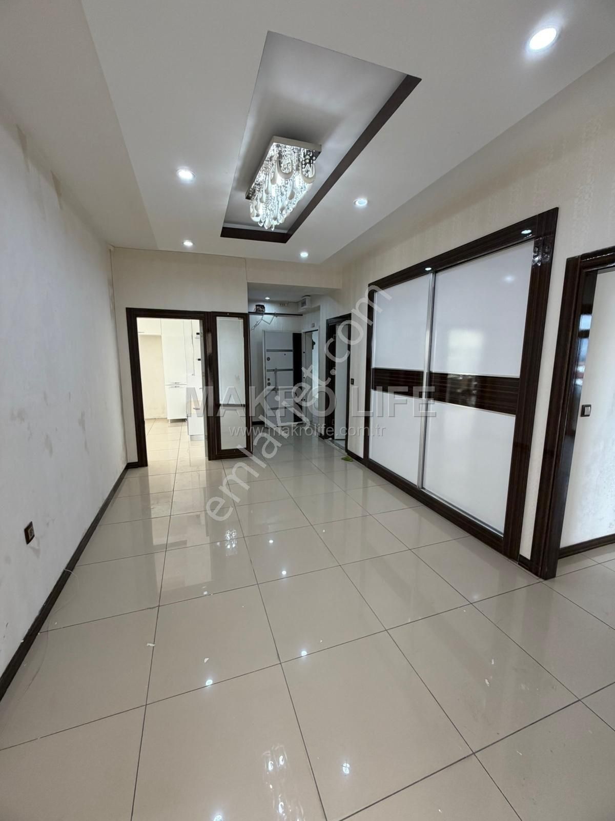 Bağcılarda 4+1 Acill Kiralık Lüks Daire