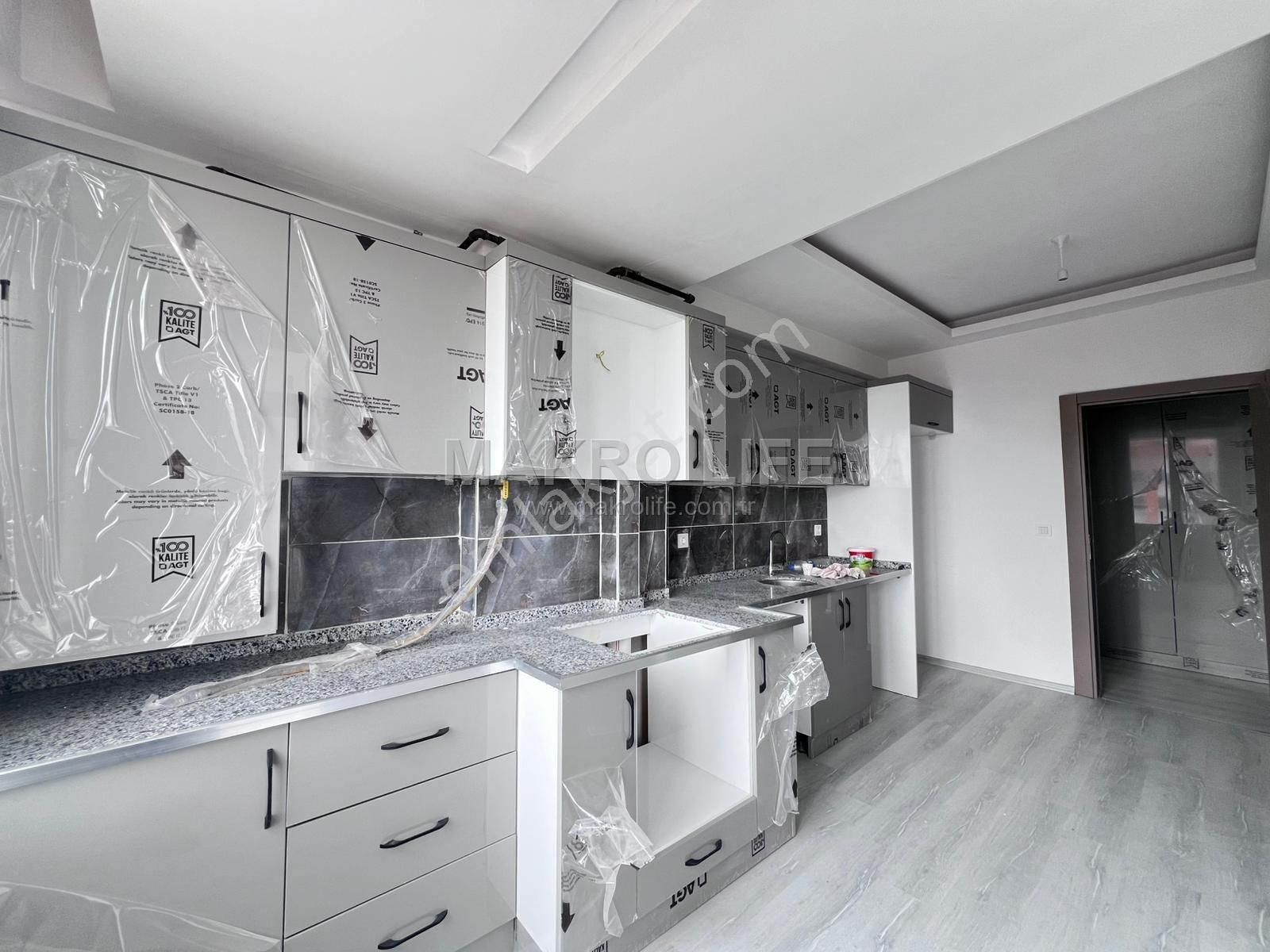 Üçkuyular'da Zirve Yapıda Kiralık 2+1 Daire