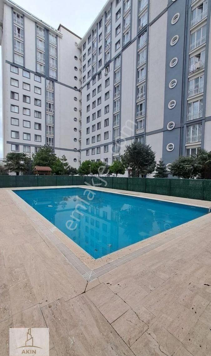 Esenyurt Barbaros Hayrettin Paşa'da Site İçinde, Eşyalı, Metrobüse Yakın 1+1 Kiralık Daire