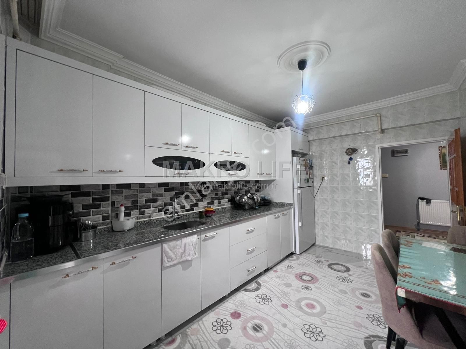 Makro Life Gayrimenkul'den Diclekent Nasır Usta Arkası'nda 3+1 Daire