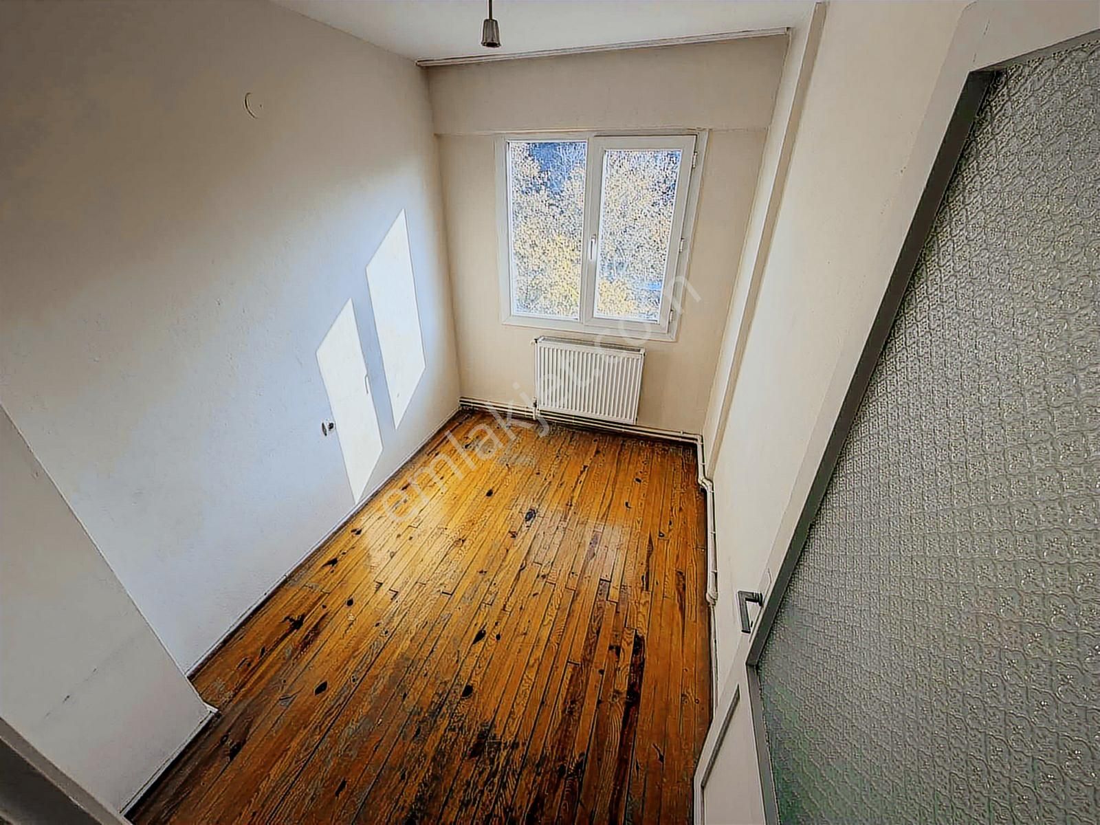 Bornova Gediz Caddesi Asansörlü Doğalgazlı 3+1 Daire - Görsel 12