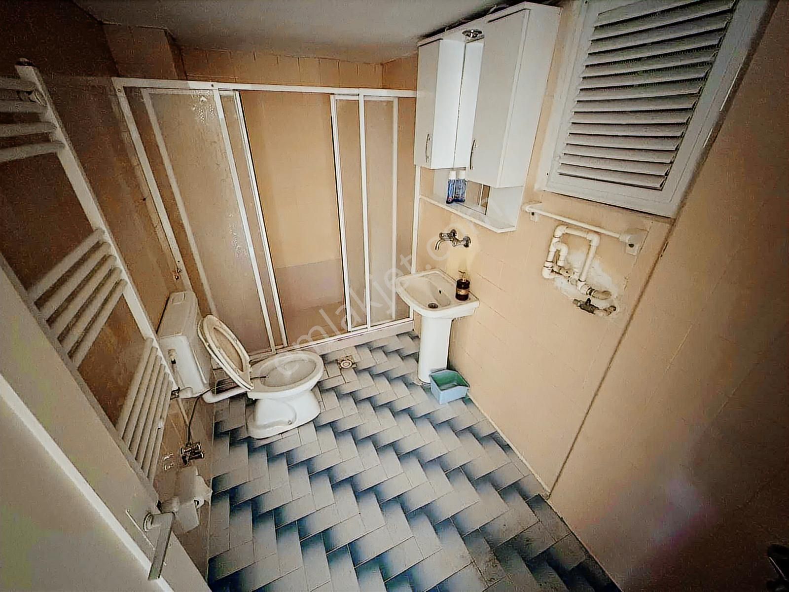 Bornova Gediz Caddesi Asansörlü Doğalgazlı 3+1 Daire - Görsel 24