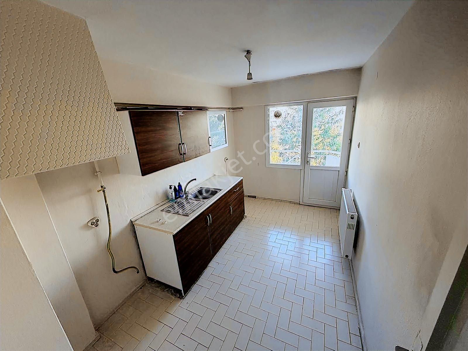 Bornova Gediz Caddesi Asansörlü Doğalgazlı 3+1 Daire - Görsel 10