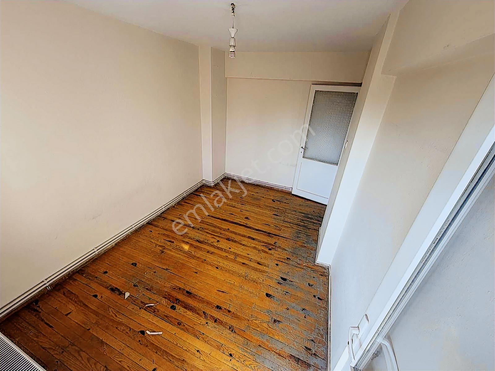 Bornova Gediz Caddesi Asansörlü Doğalgazlı 3+1 Daire - Görsel 31