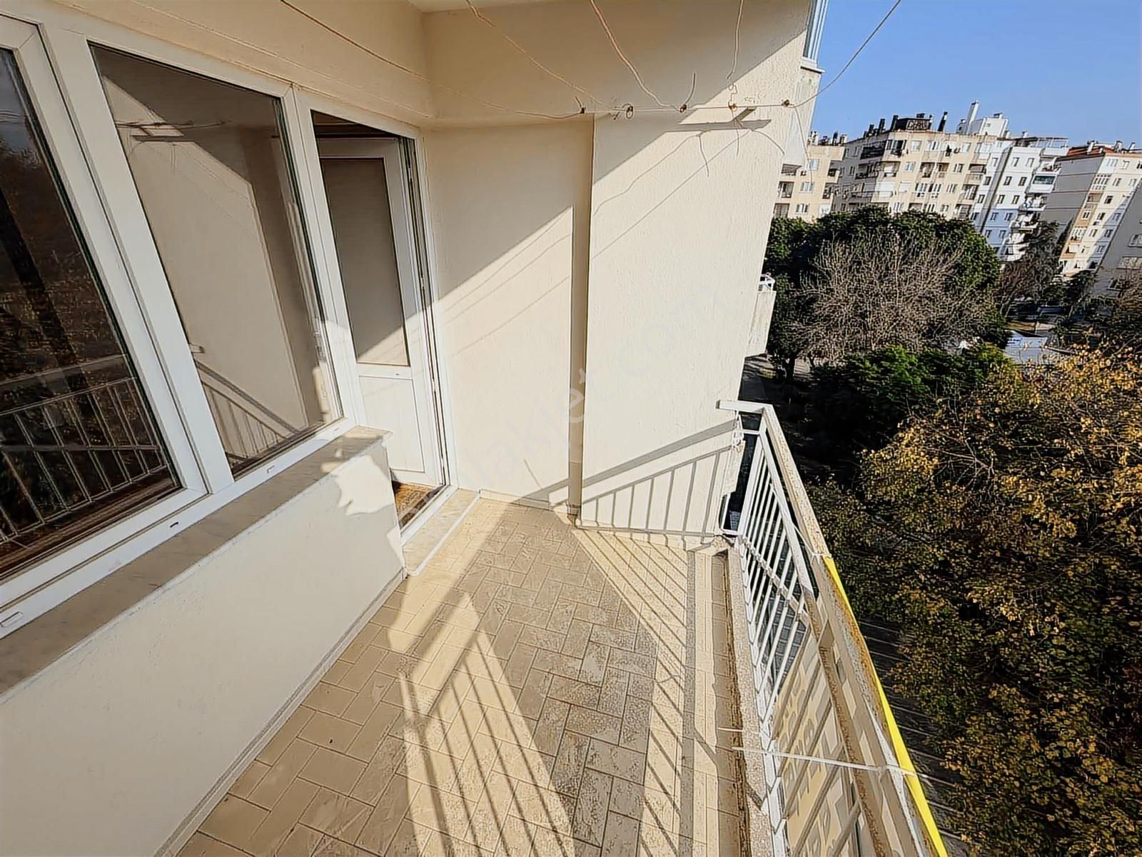 Bornova Gediz Caddesi Asansörlü Doğalgazlı 3+1 Daire - Görsel 20