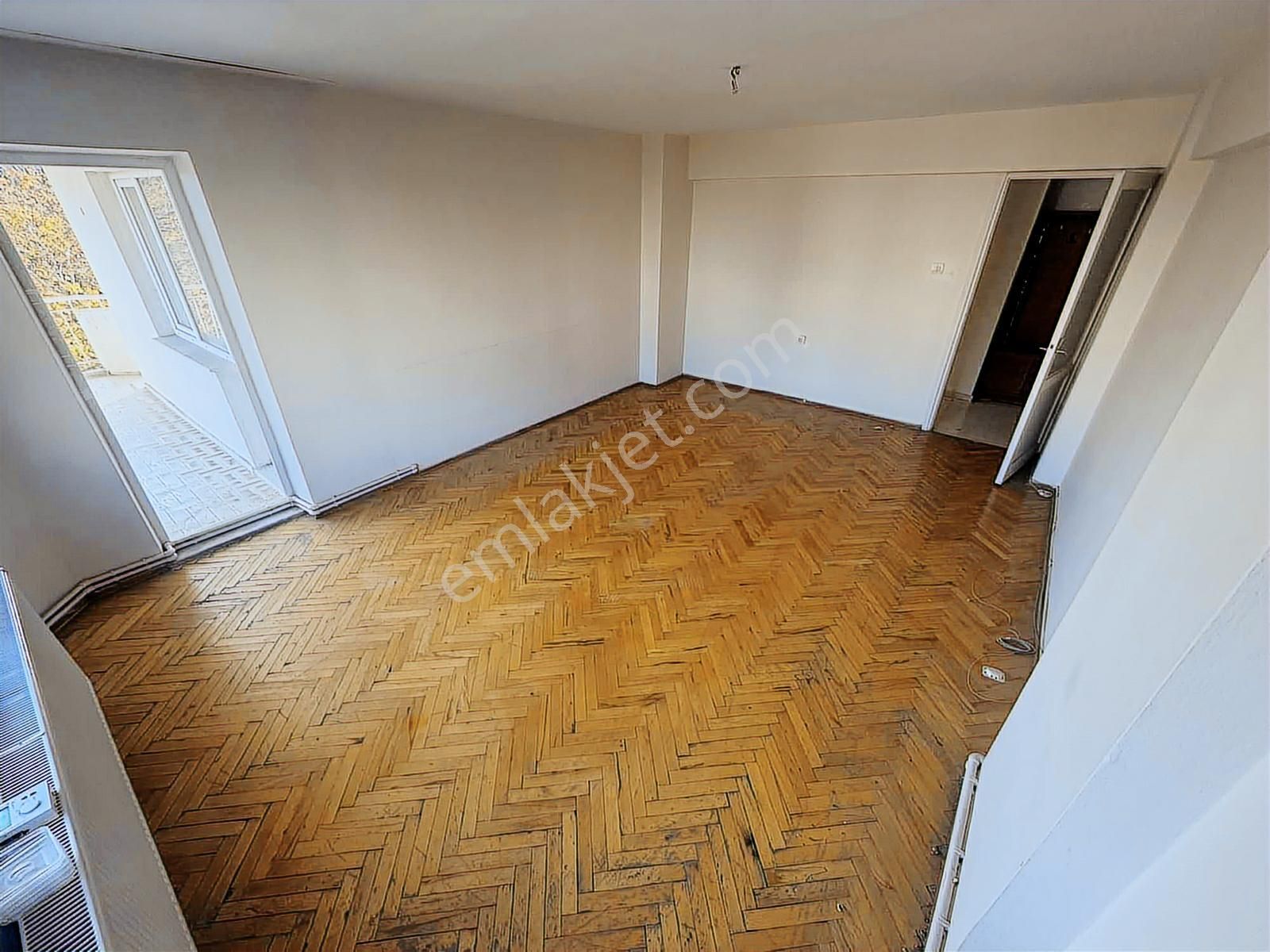 Bornova Gediz Caddesi Asansörlü Doğalgazlı 3+1 Daire - Görsel 2