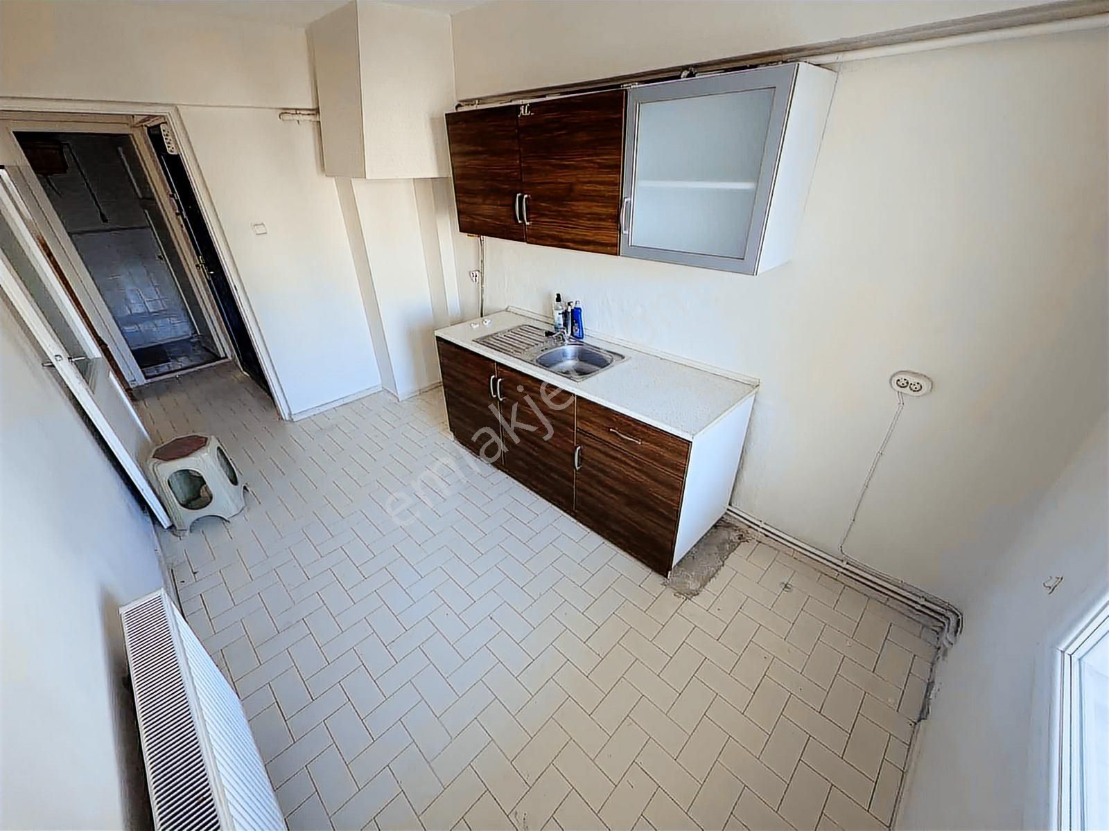 Bornova Gediz Caddesi Asansörlü Doğalgazlı 3+1 Daire - Görsel 14