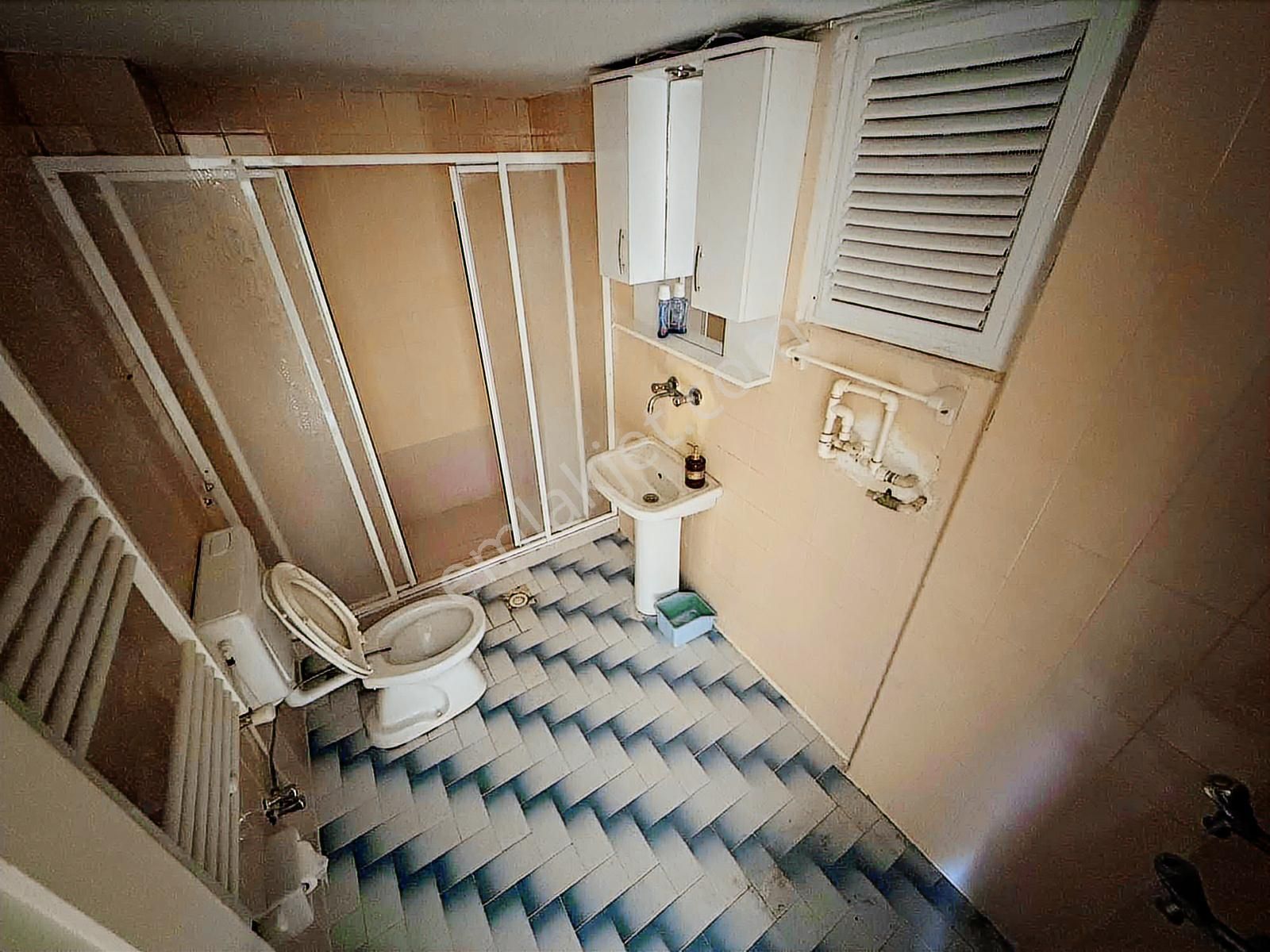 Bornova Gediz Caddesi Asansörlü Doğalgazlı 3+1 Daire - Görsel 9