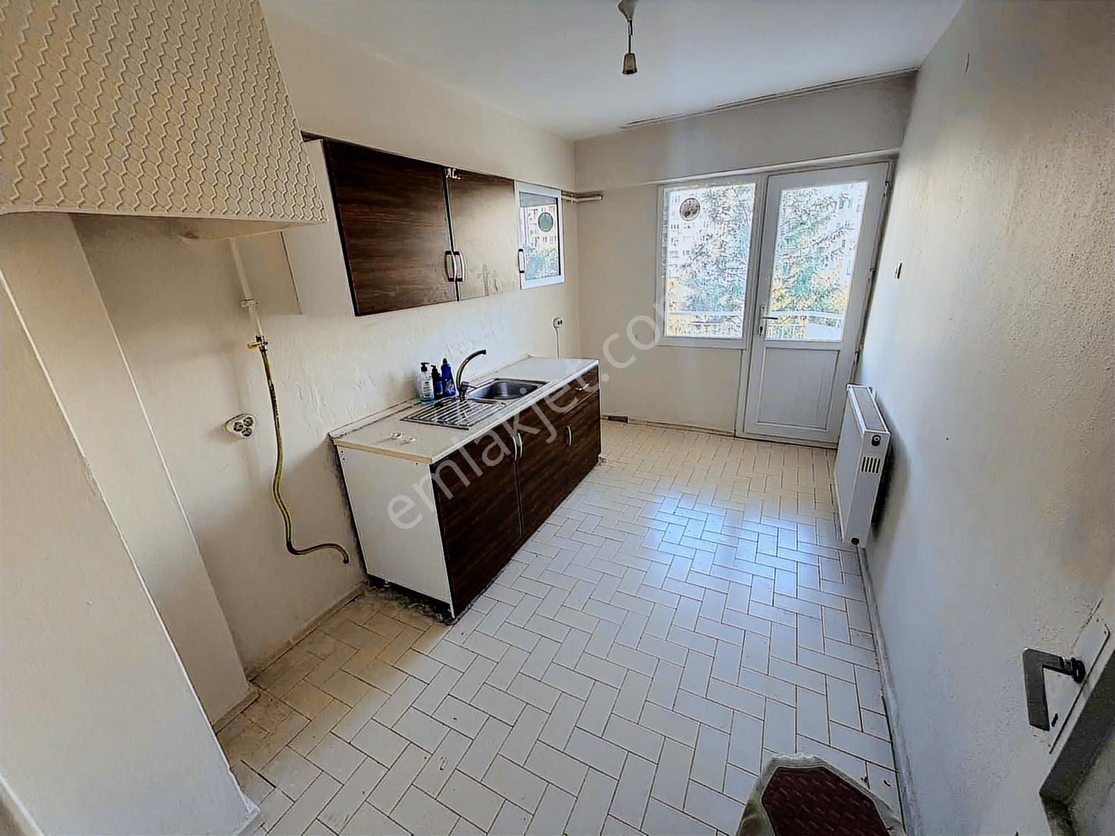 Bornova Gediz Caddesi Asansörlü Doğalgazlı 3+1 Daire - Görsel 7
