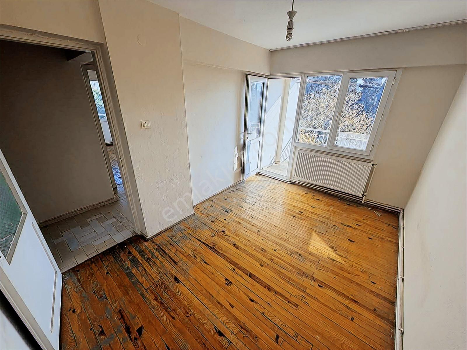 Bornova Gediz Caddesi Asansörlü Doğalgazlı 3+1 Daire - Görsel 29