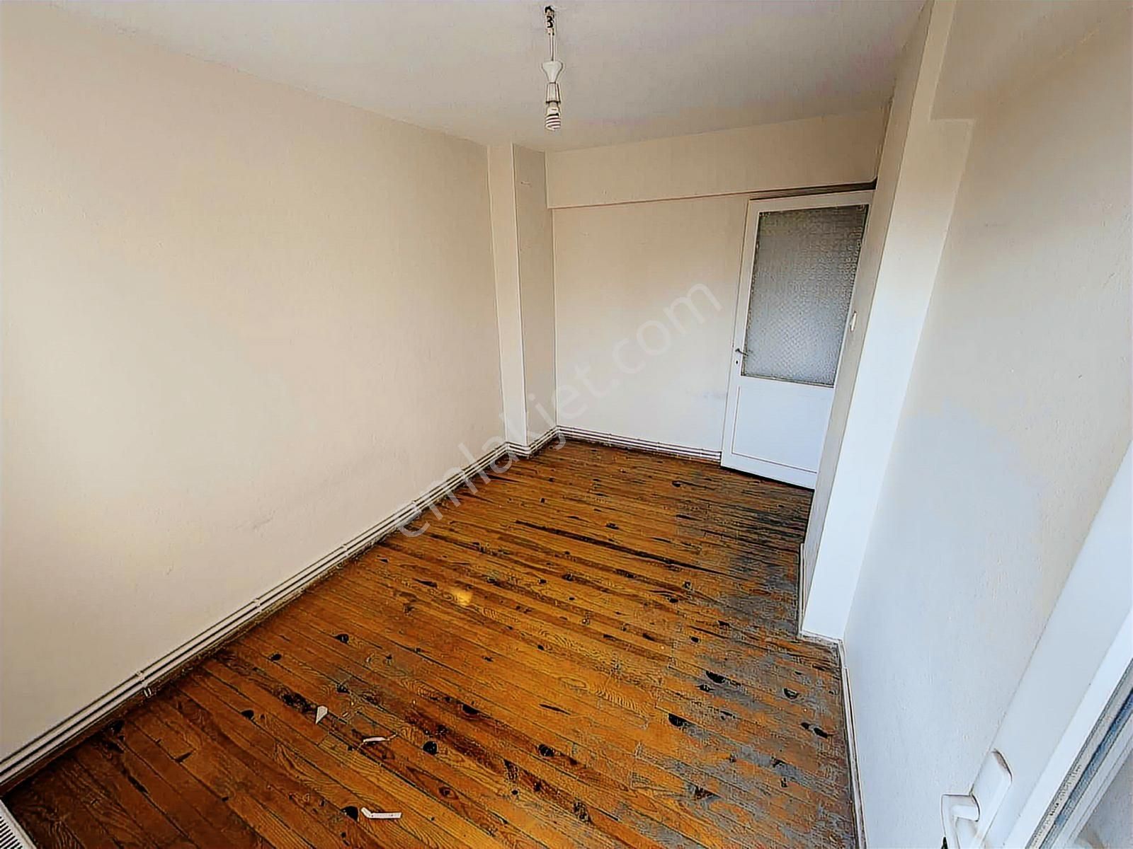 Bornova Gediz Caddesi Asansörlü Doğalgazlı 3+1 Daire - Görsel 32