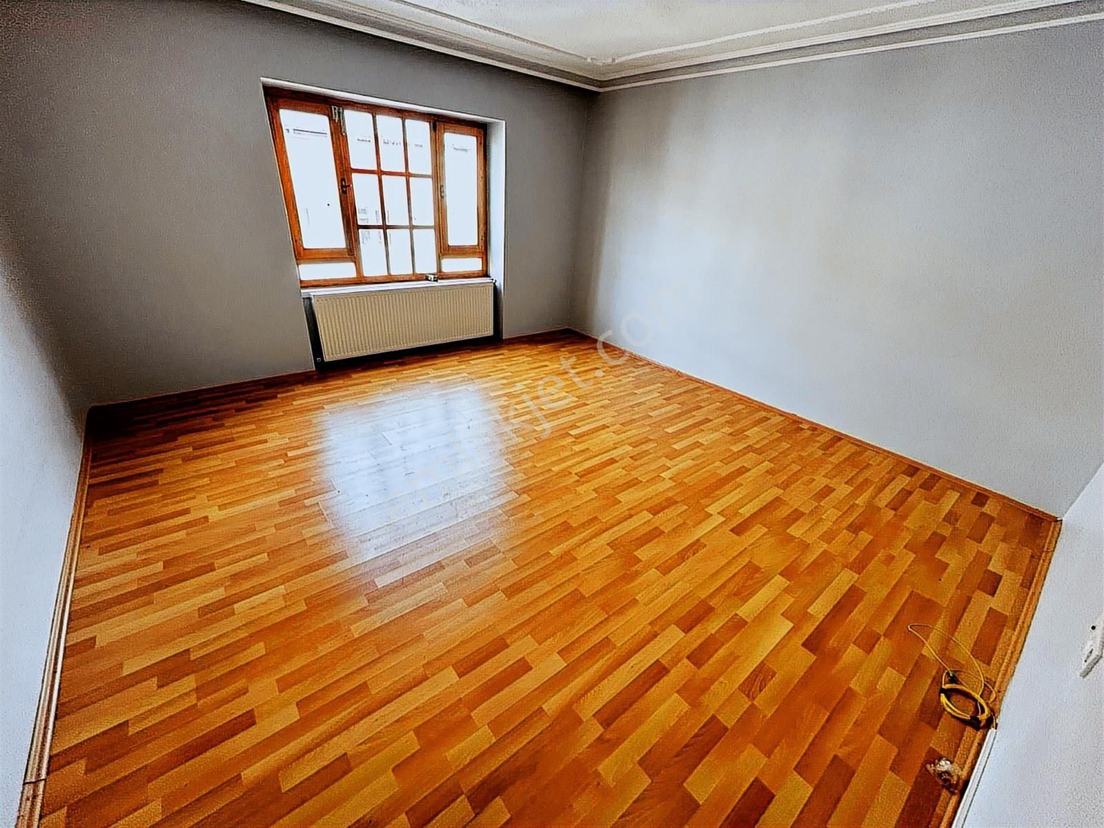Sincan Mareşal Çakmak Mah'de Ara Katta Asansörlü Geniş Daire - Görsel 24