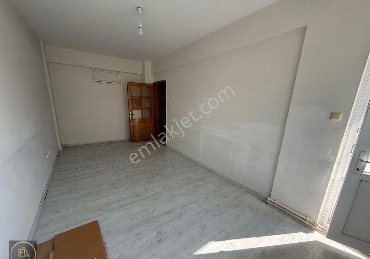 Fl Emlaktan Çamlıca Cami Yakını 2+1 Ön Cephe Arakat - Görsel 22