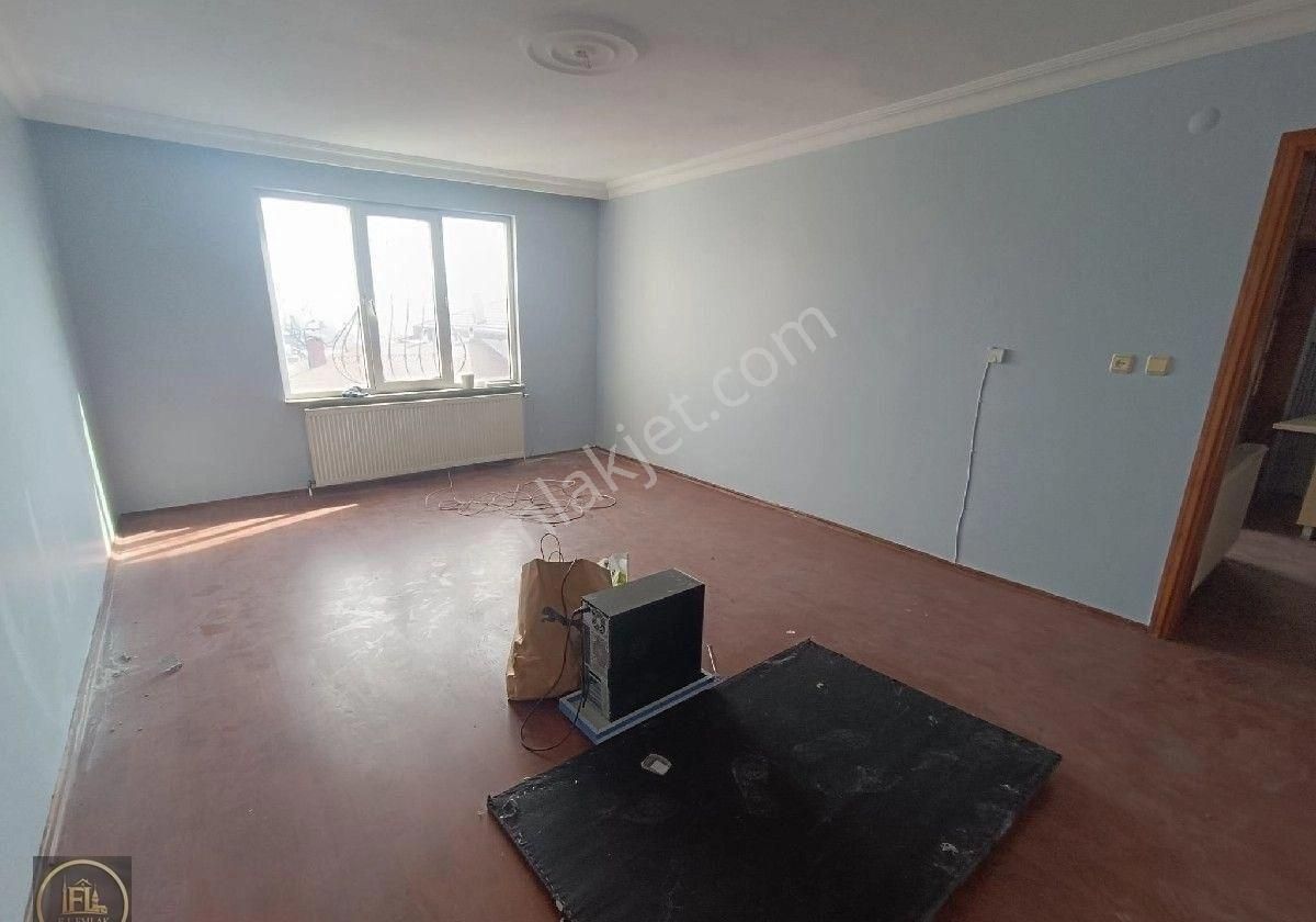 F-l Emlaktan Küçük Çamlıca Da Metroya 150 M Mesafede Dubleks Daire