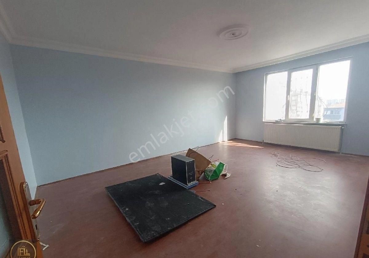 F-l Emlaktan Küçük Çamlıca Da Metroya 150 M Mesafede Dubleks Daire - Görsel 3