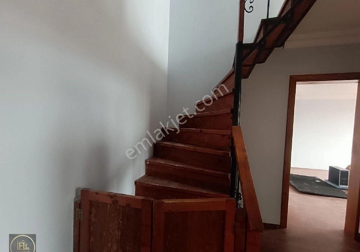 F-l Emlaktan Küçük Çamlıca Da Metroya 150 M Mesafede Dubleks Daire - Görsel 15