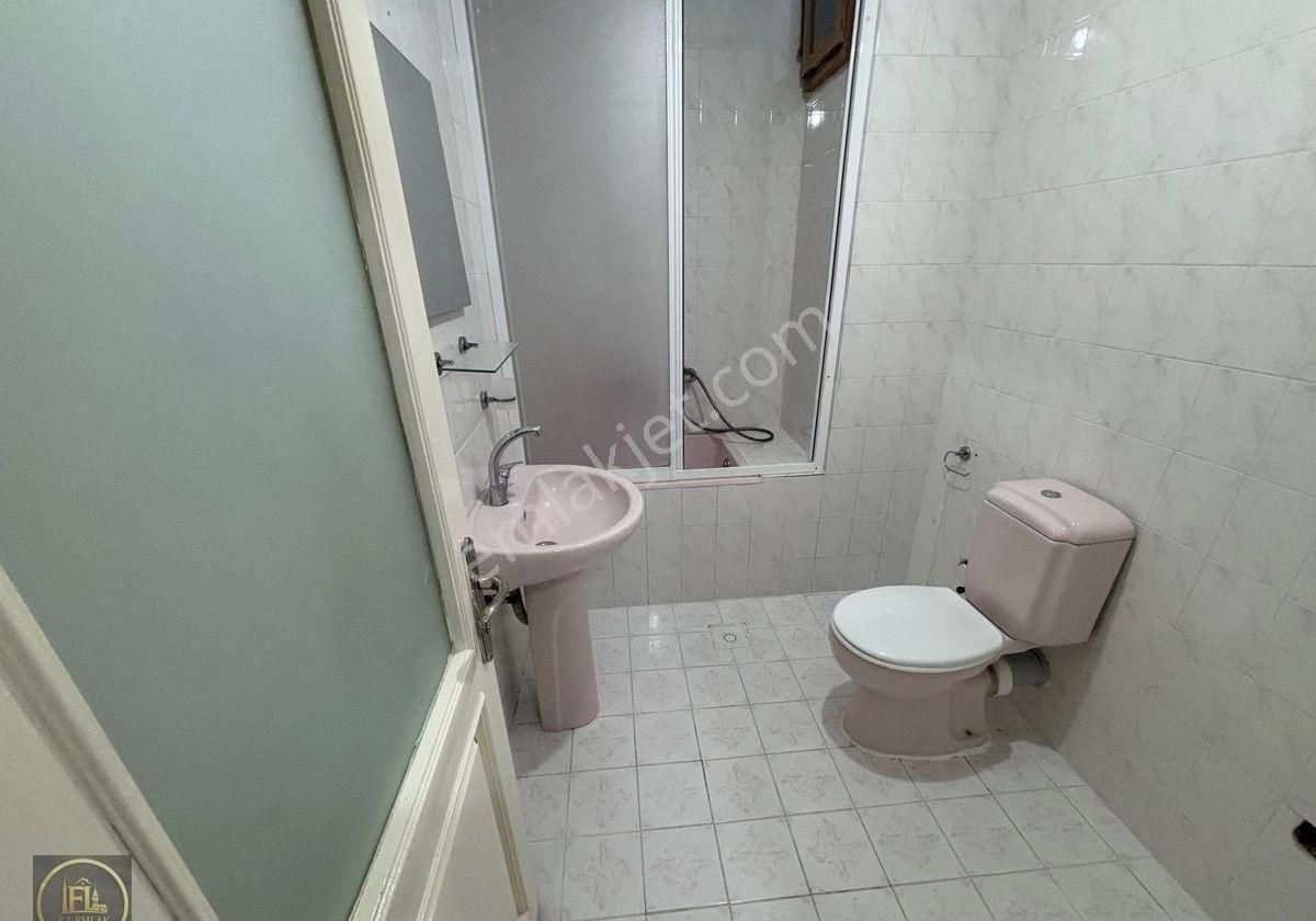 F-l Emlaktan Emmar Avm Yakını 2+1 Geniş Daire Aileye Uygun - Görsel 2