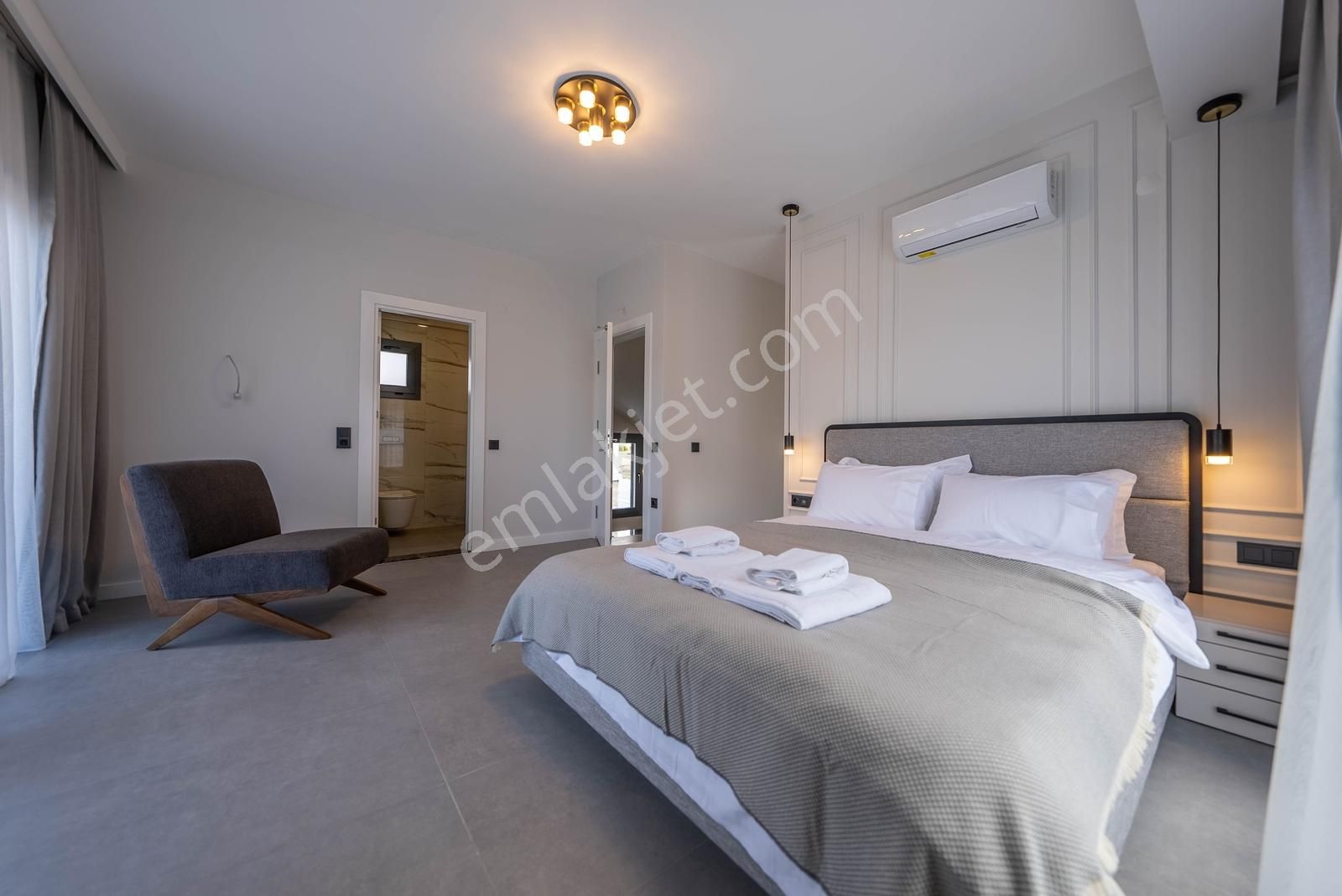 Akmaz Plajına 300m | Özel Havuzlu Sıfır Tripleks Villa | Fethiye - Görsel 33