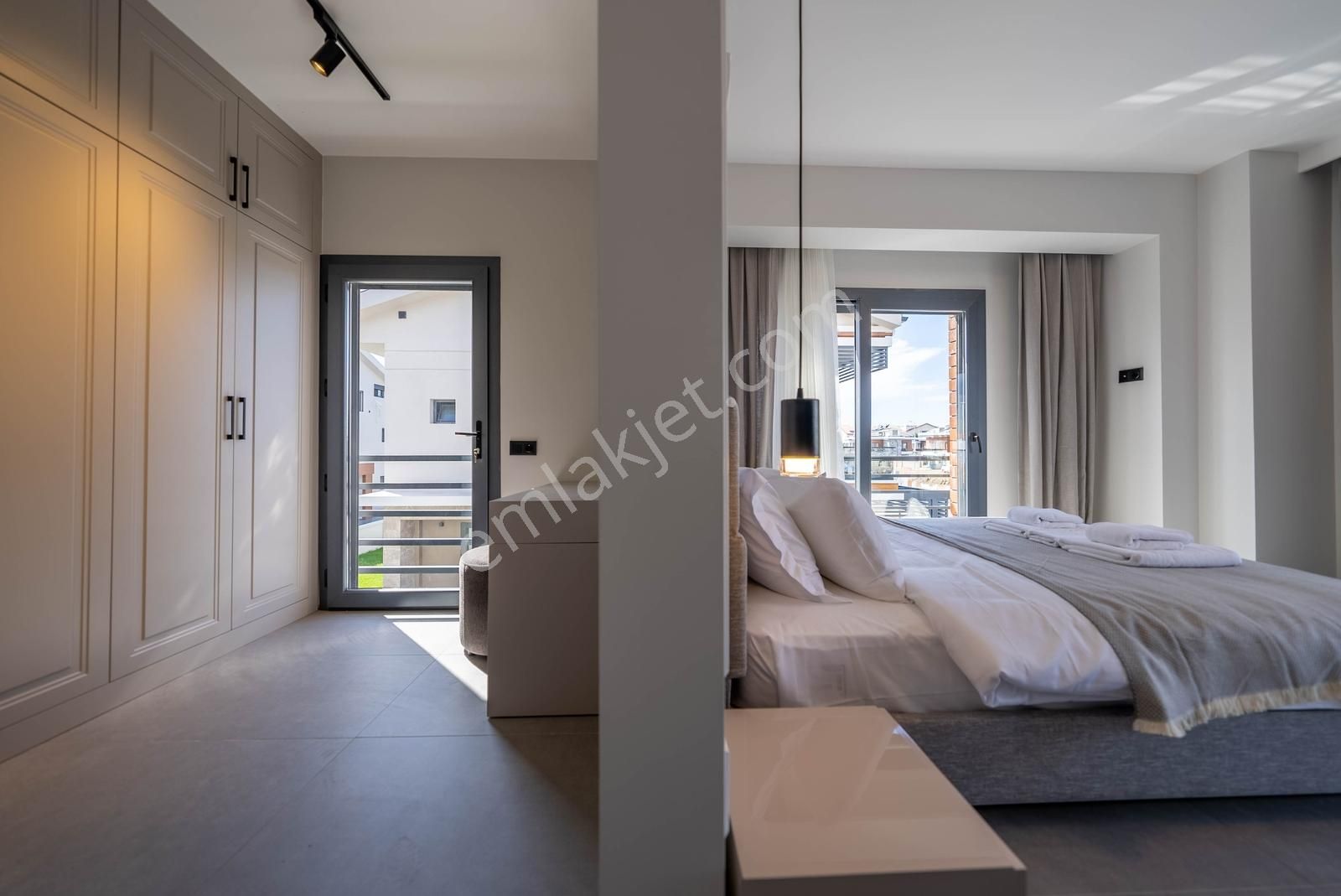 Akmaz Plajına 300m | Özel Havuzlu Sıfır Tripleks Villa | Fethiye - Görsel 3