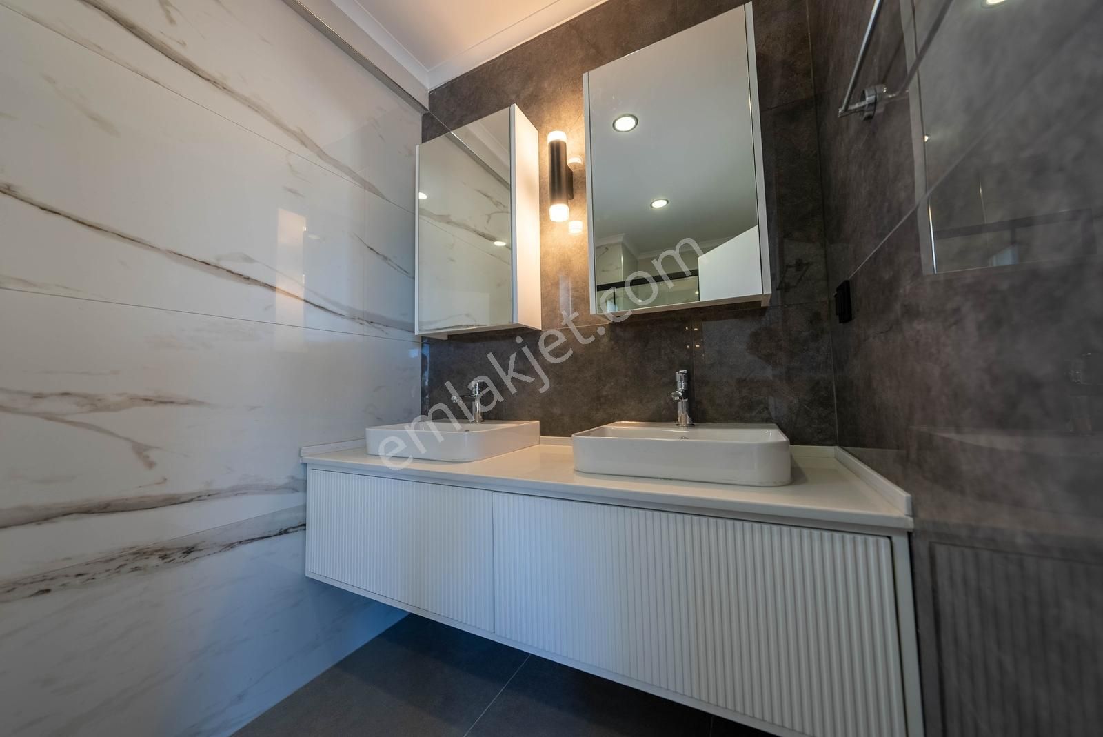 Akmaz Plajına 300m | Özel Havuzlu Sıfır Tripleks Villa | Fethiye - Görsel 31
