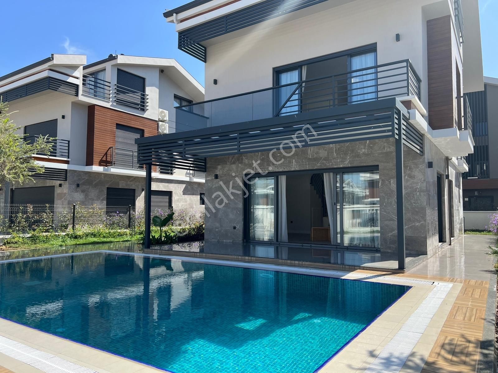 Akmaz Plajına 300m | Özel Havuzlu Sıfır Tripleks Villa | Fethiye - Görsel 6