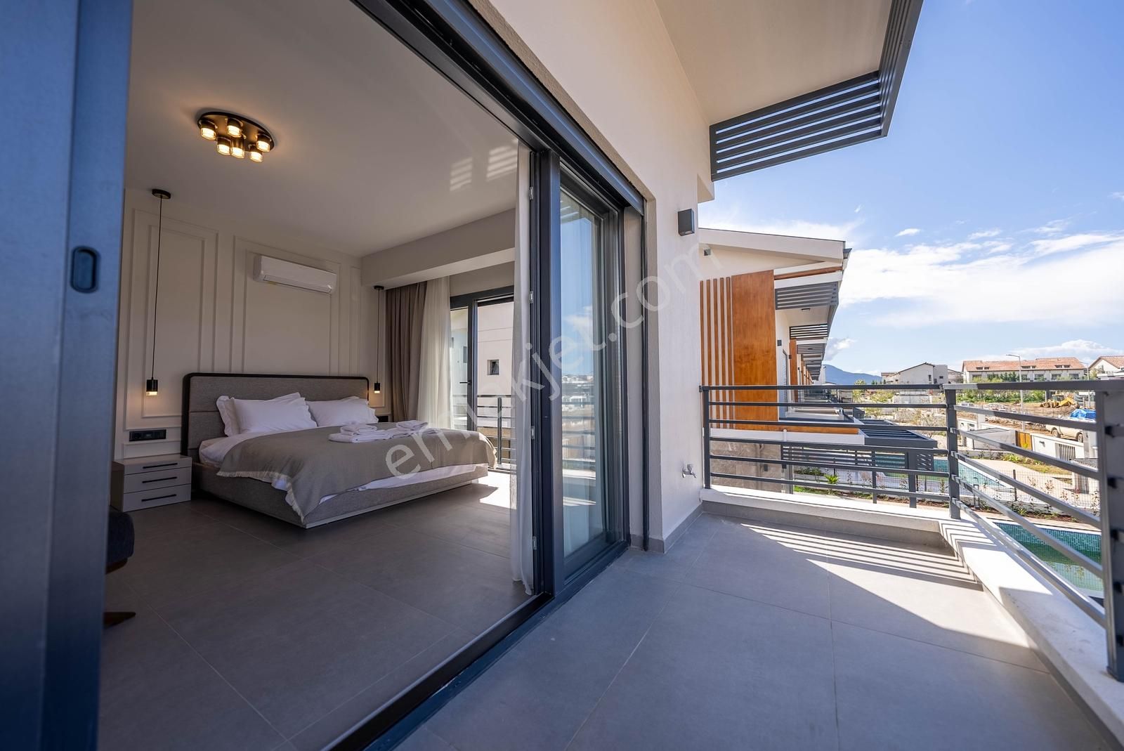 Akmaz Plajına 300m | Özel Havuzlu Sıfır Tripleks Villa | Fethiye - Görsel 29