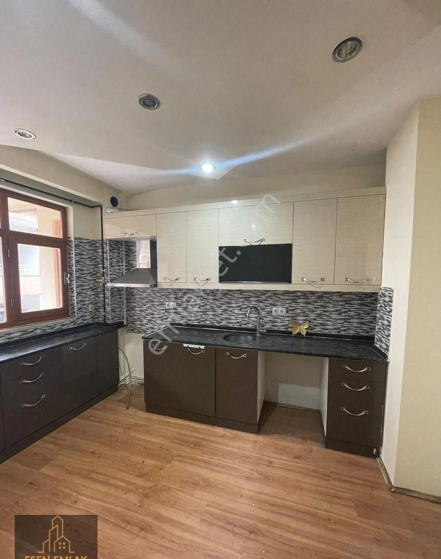 Esen Emlak'dan Merkezde Doğalgazlı 3+1 160m² Kiralık Daire - Görsel 4