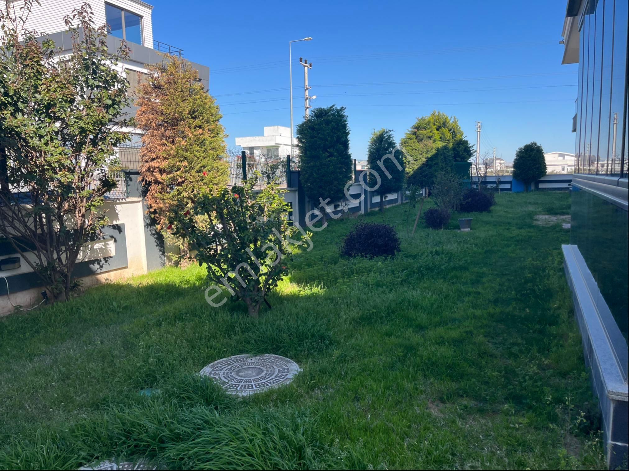 Kemerağzı’nda Havuzlu Site İçinde 2+1 Bahçe Katı