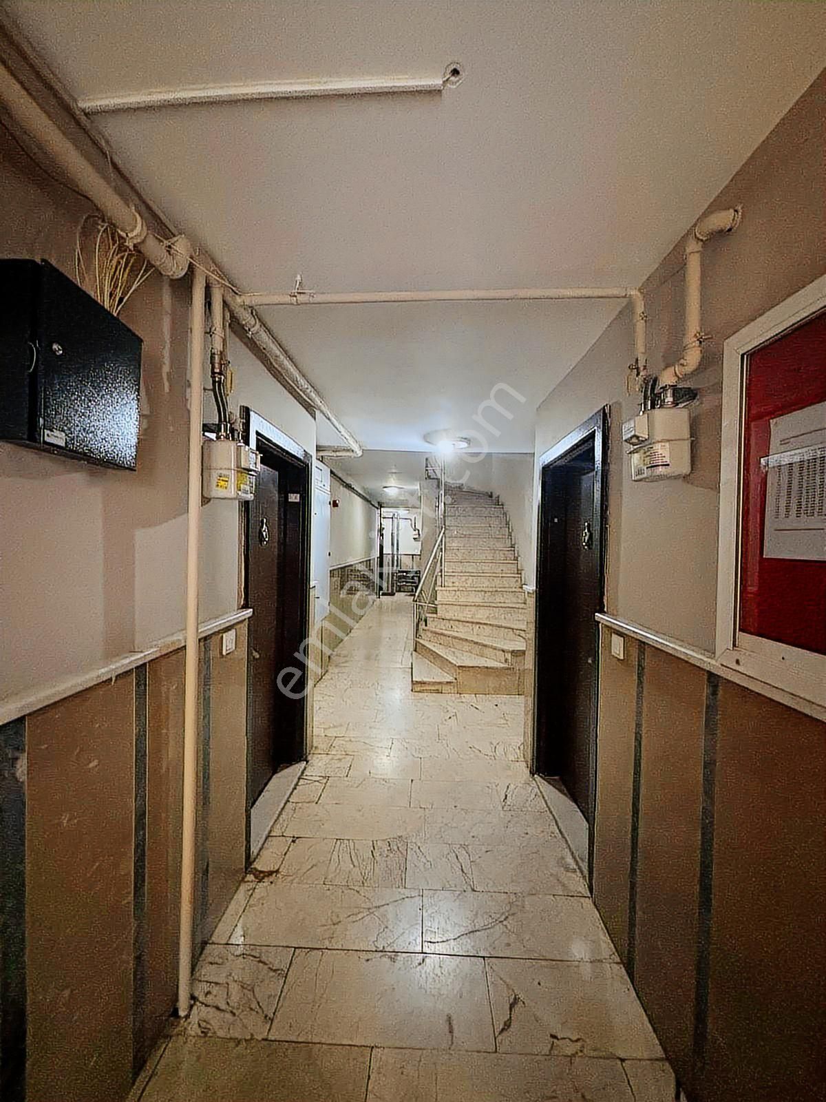 Kaçmazdan_yüksek Girişli Oldukça Geniş Satılık Dairemiz - Görsel 4