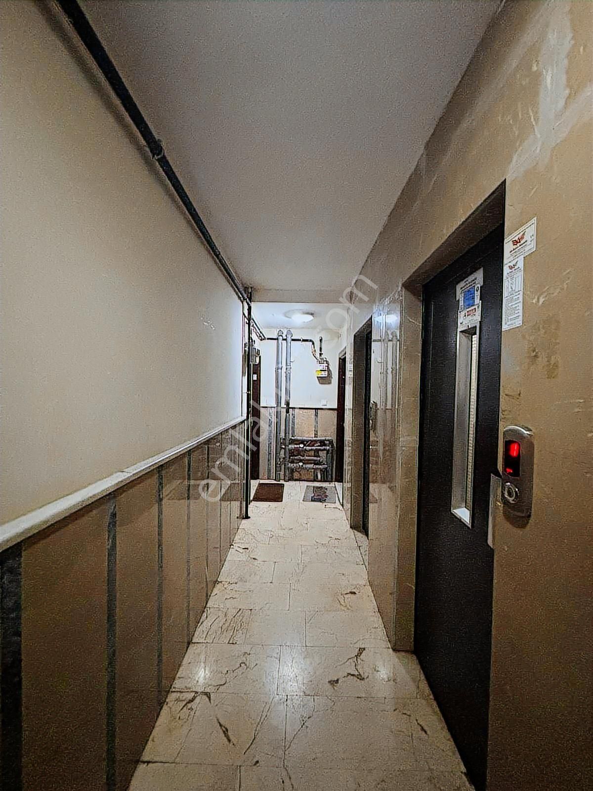 Kaçmazdan_yüksek Girişli Oldukça Geniş Satılık Dairemiz - Görsel 17