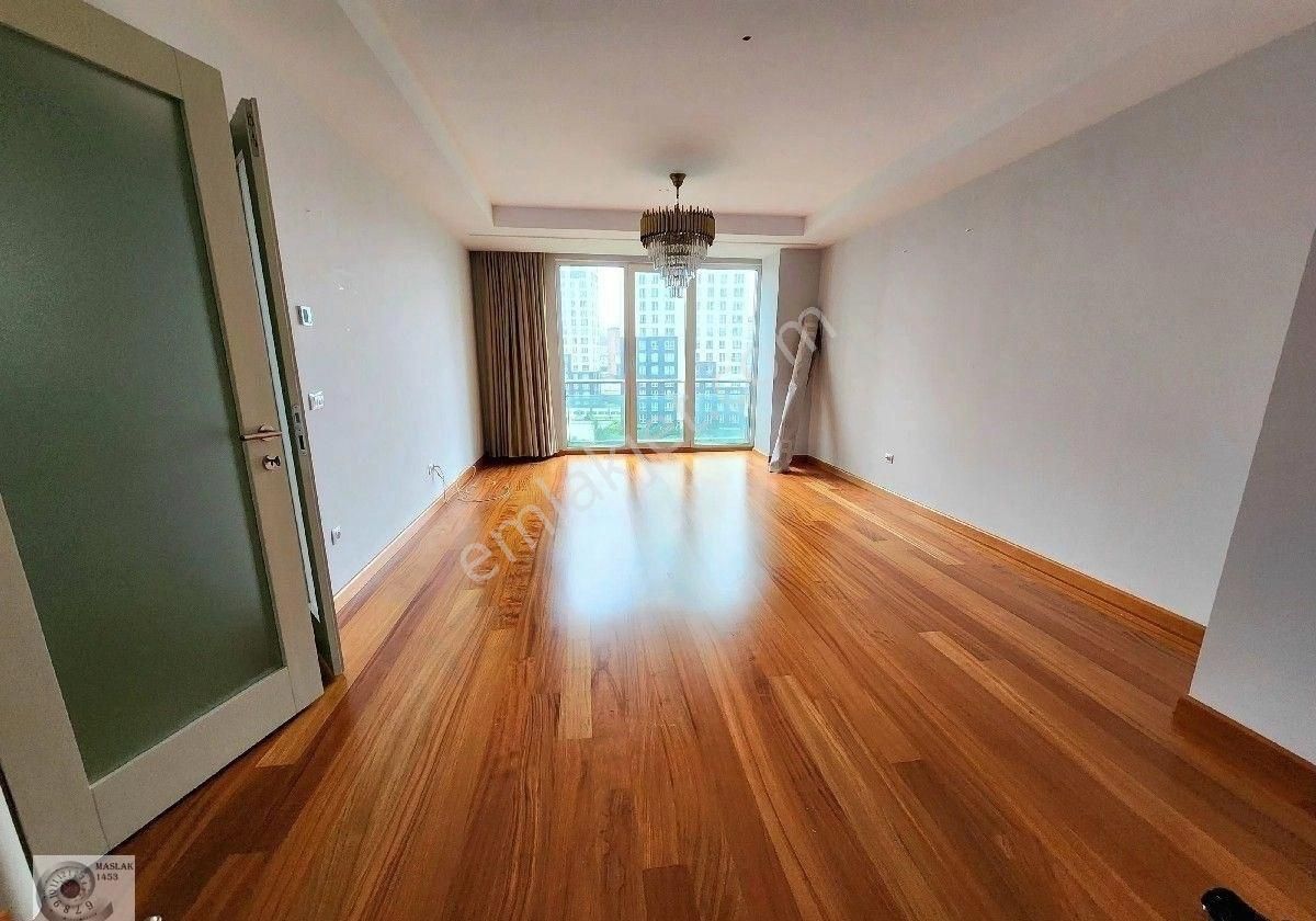 Sarıyer Maslak Mashattan'da 3+1 Satılık Havuz Cephe Daire